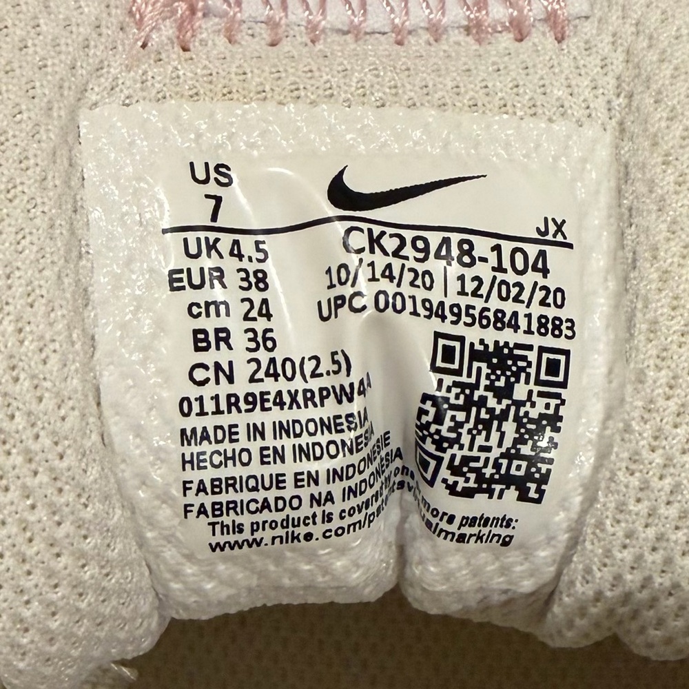 Nike Women's sz 7 Cream and Pink Sneakers - Picture 6 of 6